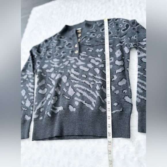 HEARTLOOM Natalia Leopard Print Jacquard Wool Blend Sweater - Picture 10 of 11